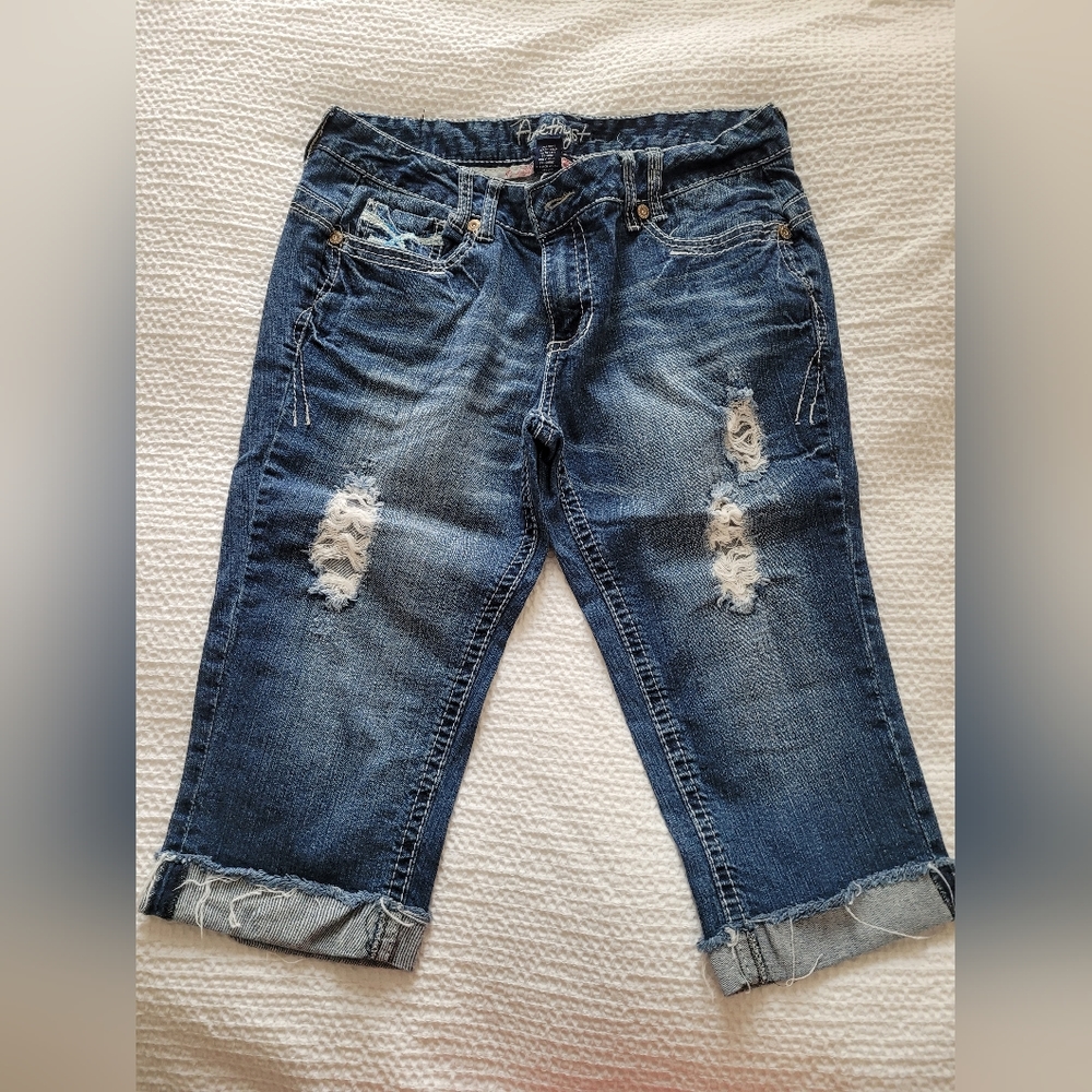 Distressed knicker pant